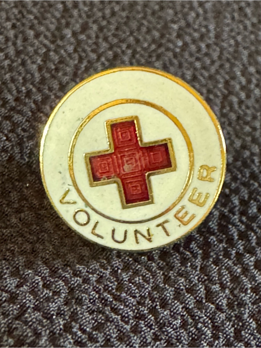 Vintage Red Cross Volunteer Enamel Lapel Pin - Picture 1 of 3